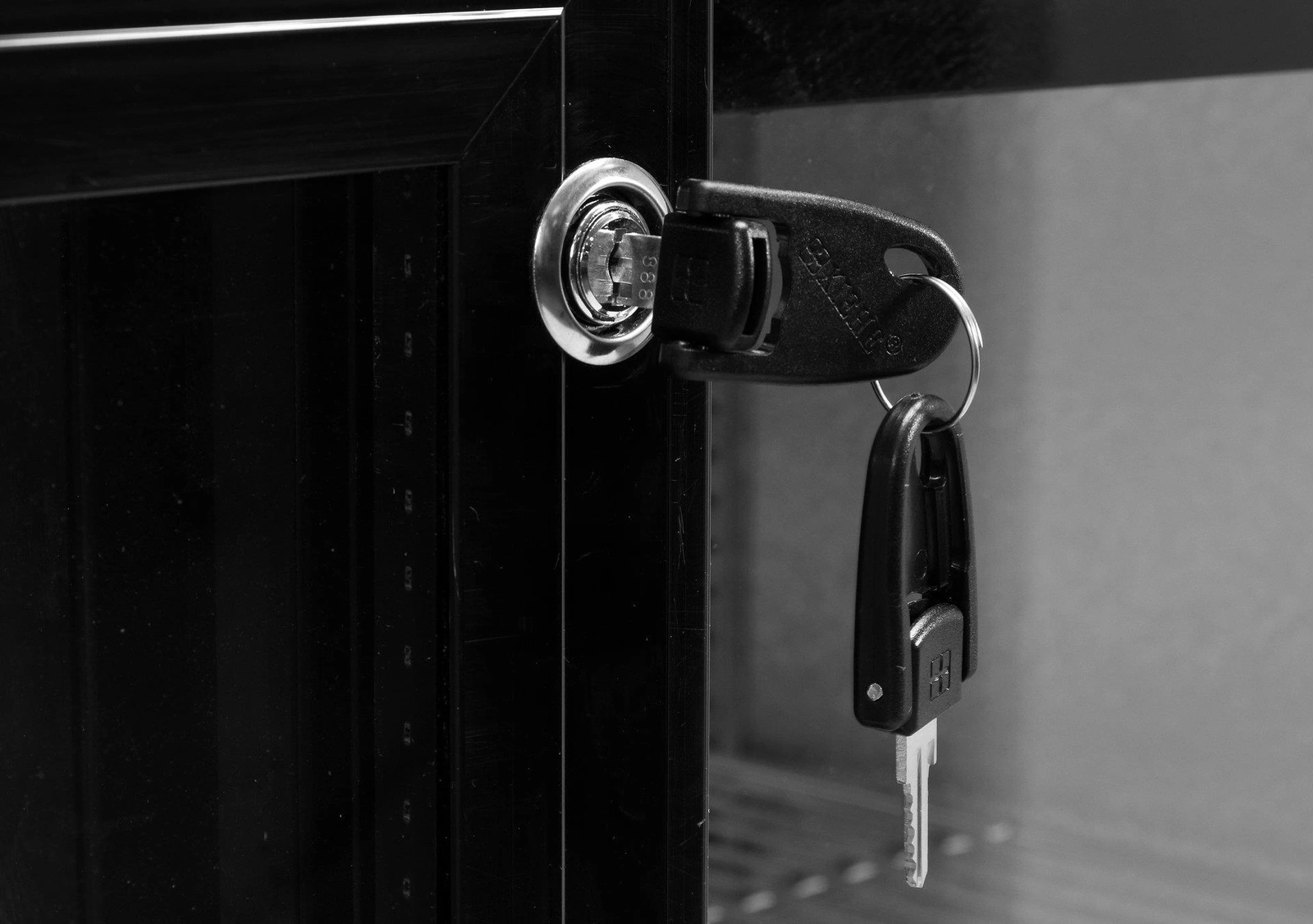 Chłodziarka do butelek, 227 l, aluminium, dynamiczne chłodzenie, automatyczne odszranianie | YATO YG-05356