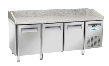 Chladiaci stôl na pizzu, 3-dverový, 640 l, dynamický chladiaci systém, 202,5x80x104 cm | ARKTIC 236796
